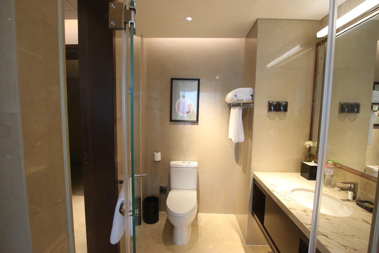Ramada Jinan Hotel Exterior photo